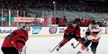 Missed Opportunities Haunt Flyers in 2024 Stadium Series Loss to Devils